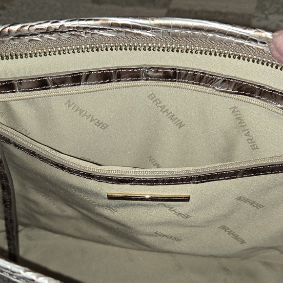 BRAHMIN Asher Tote In Silver Lining Melbourne. Like New. - Picture 9 of 13
